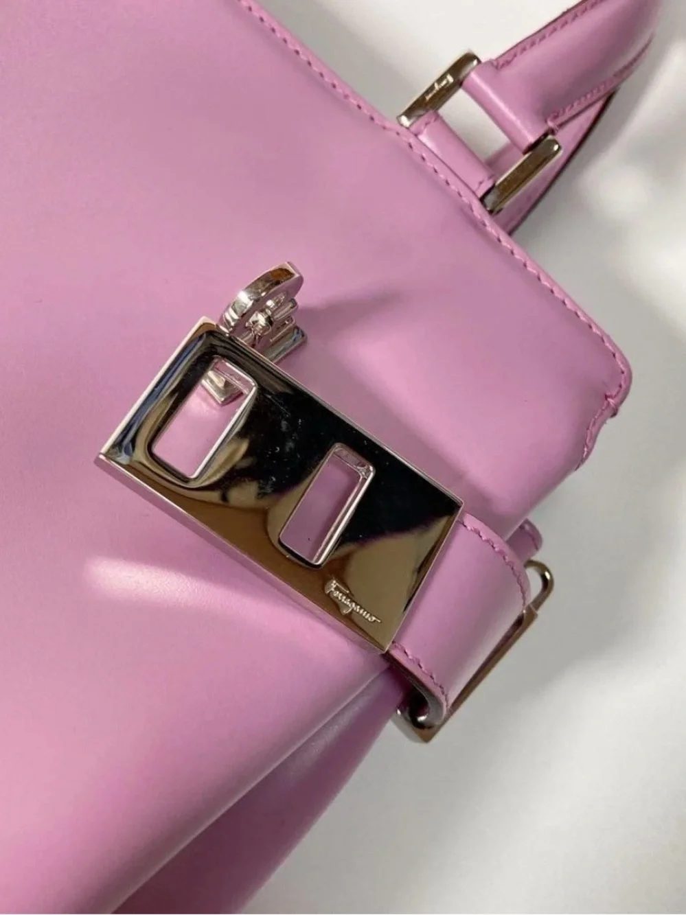 FERRAGAMO VINTAGE Y2K Women's Pink/Lavender Leather Top-Handle Handbag w/ strap